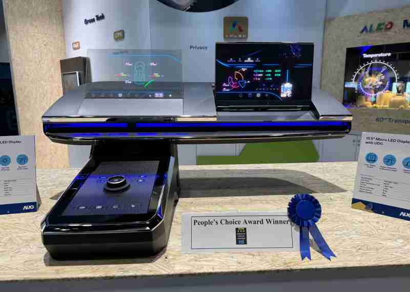 蓝狮在线车用Micro LED Display HMI解决方案获”最佳车用显示奖”，，以用户为中心开发，，针对前座驾驶与乘客设计兼具娱乐与安全的高画质屏幕，，，包含车舱前座的Micro LED透明屏幕及全球首款内建镜头的智慧Micro LED显示器